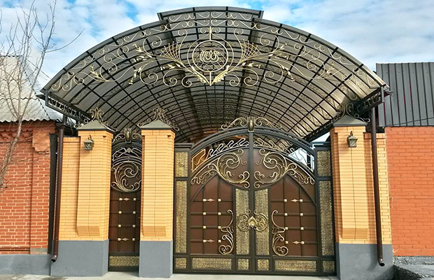 Купить или заказать ворота для дома с навесом - стильные и надежные решения для вашего участка в Назарово от 42321 руб | ВоротМастер-Нрв